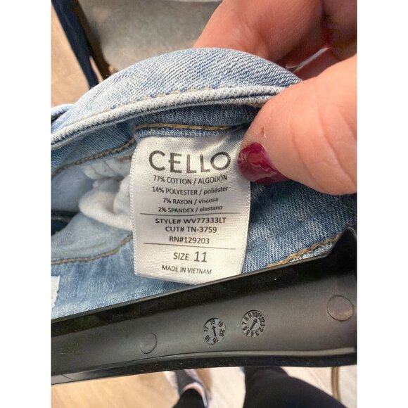 Cello Womens Distressed Light Wash Skinny Jeans Size 11 Cotton Blend Mid-Rise De - Picture 5 of 5